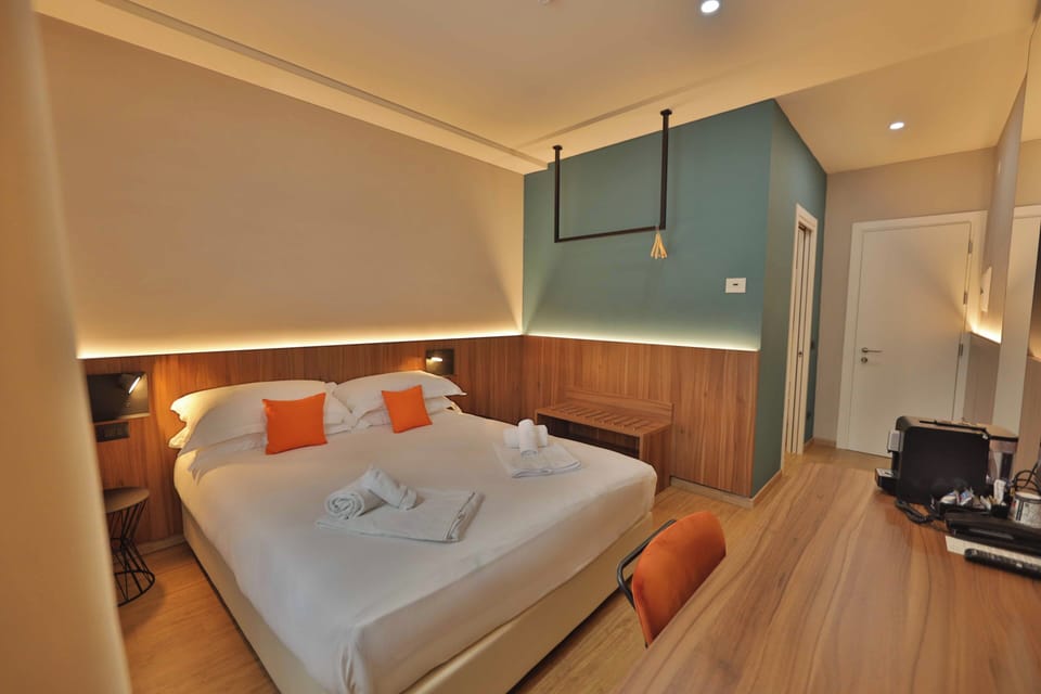 Standard Double or Twin Room | Egyptian cotton sheets, premium bedding, down comforters, pillowtop beds