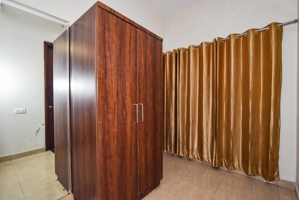 Executive Double Room | Desk, laptop workspace, soundproofing, iron/ironing board