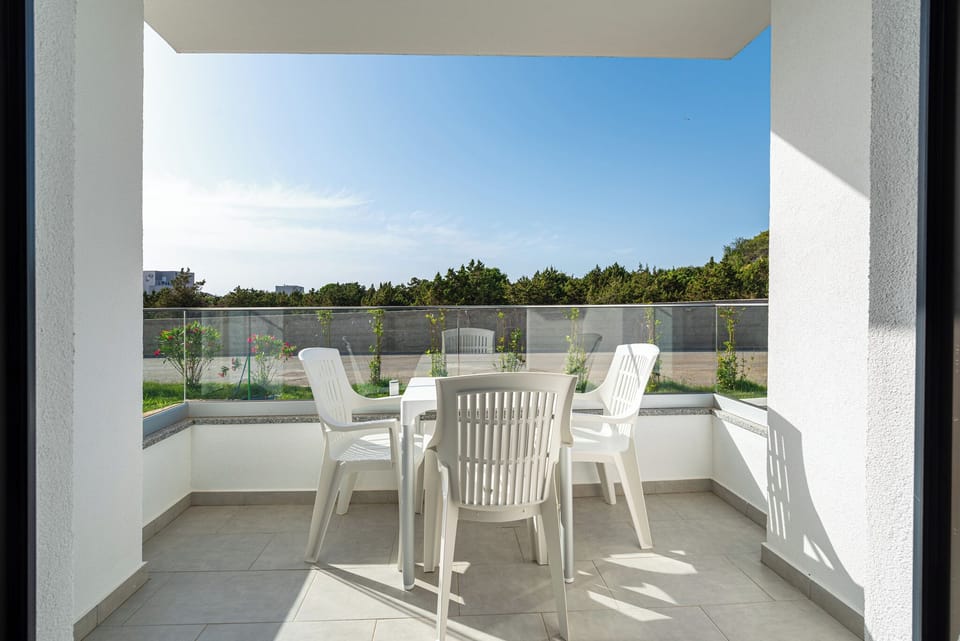 Studio, Balcony, Garden View | Outdoor dining
