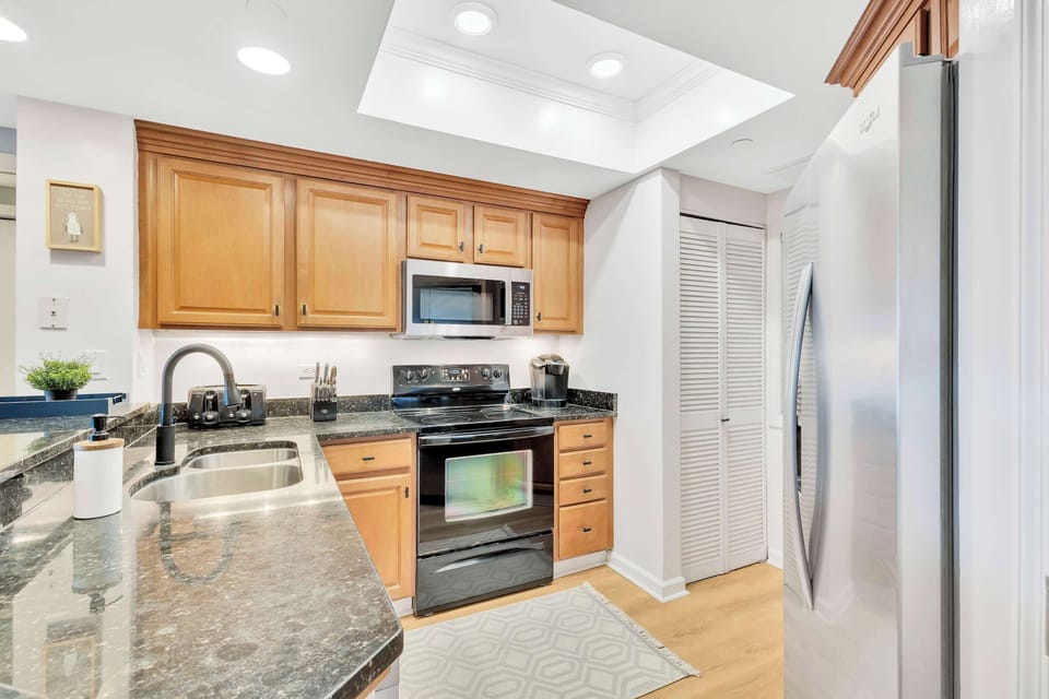 Whether prepping beach snacks or a gourmet meal, the kitchen has all the essentials, blending functionality and comfort for your Hilton Head getaway.