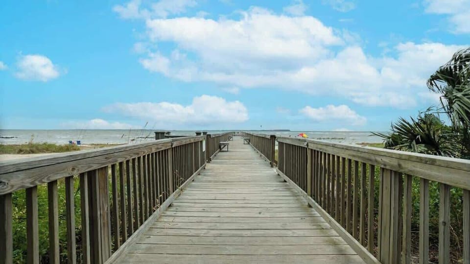 Walk to the beach! Only a few short steps from the unit