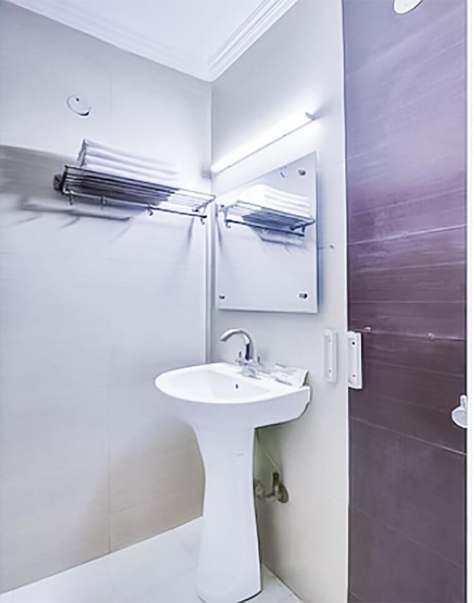 Deluxe Double Room | Bathroom