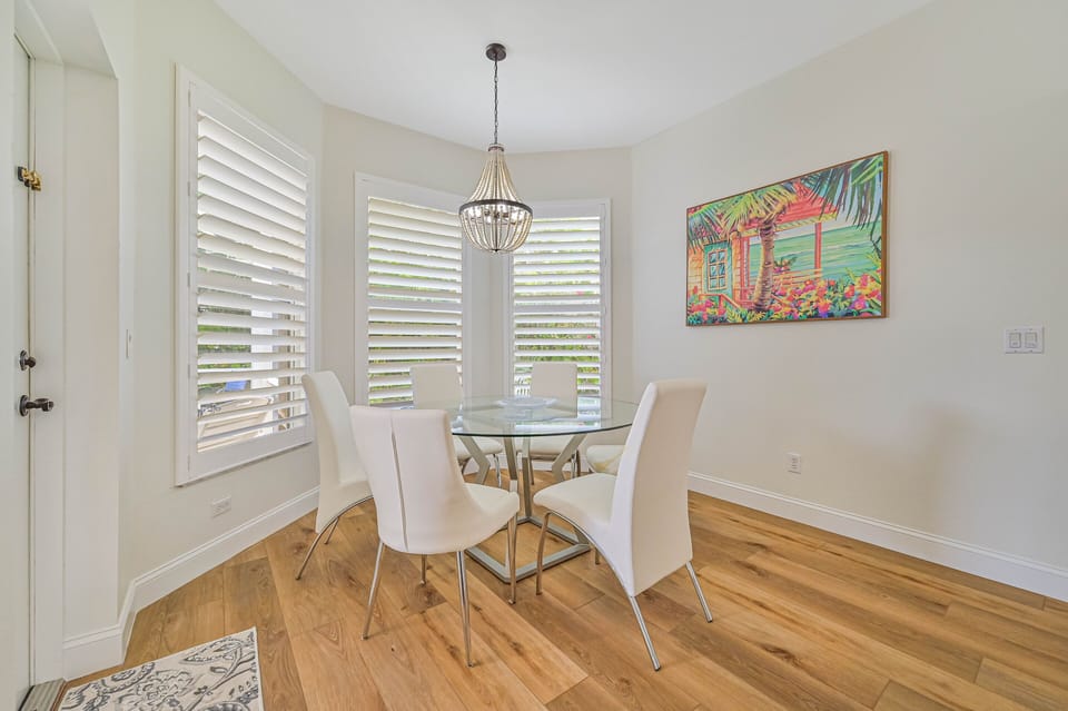 SW28388 - Designer table with w/plantation shutters that peek out to the pool and lush backyard