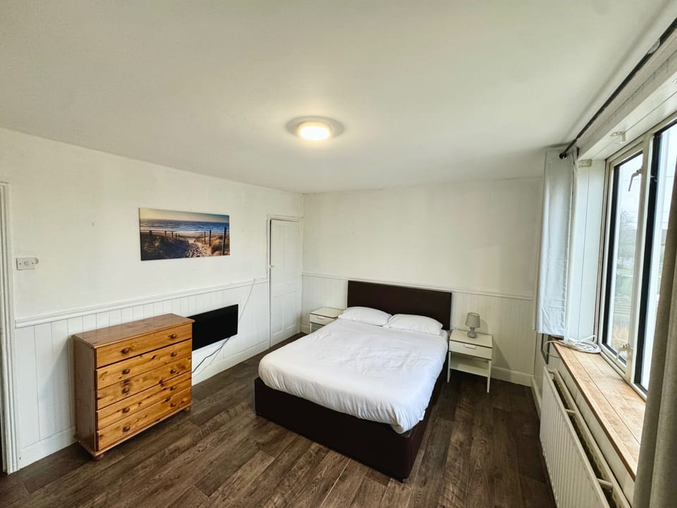 House | 4 bedrooms, free WiFi, bed sheets