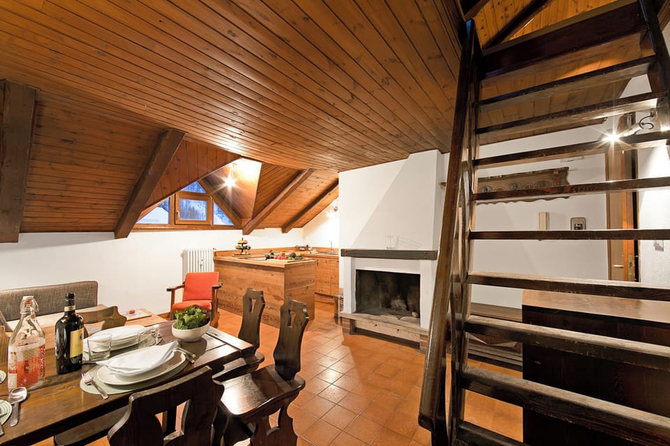 Standard Apartment, 2 Bedrooms, Balcony (Appartamento La Fontaine Ski In Ski) | Dining