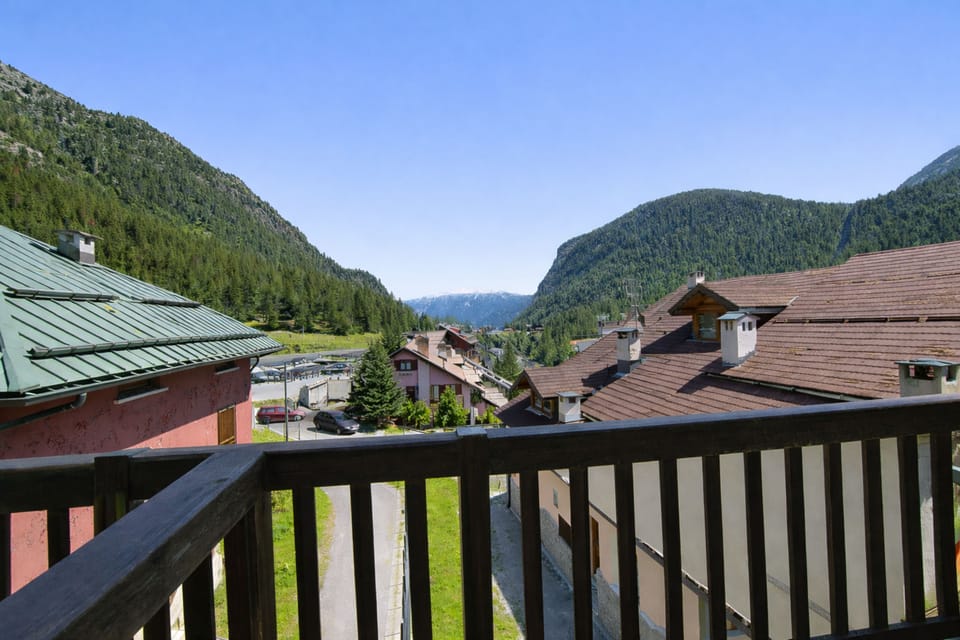 Standard Apartment, 2 Bedrooms, Balcony (Appartamento La Fontaine Ski In Ski) | Property grounds