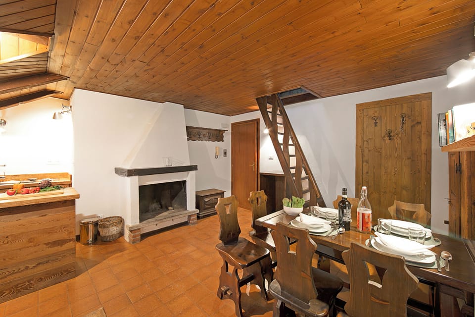 Standard Apartment, 2 Bedrooms, Balcony (Appartamento La Fontaine Ski In Ski) | Dining