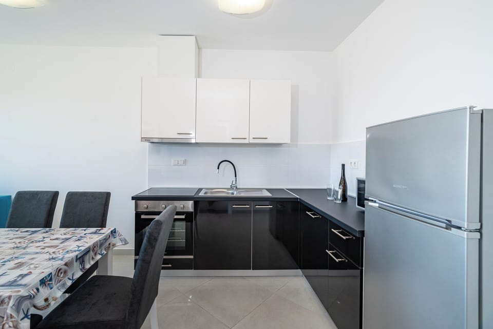 Apartment, 1 Bedroom, Balcony, City View | Private kitchen
