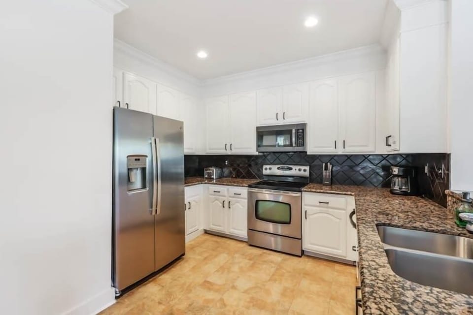 Condo, 2 Bedrooms | Private kitchen | Coffee/tea maker, fridge, oven, stovetop