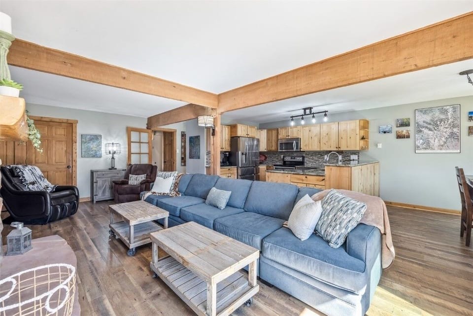 Condo, 3 Bedrooms | Living area | Smart TV