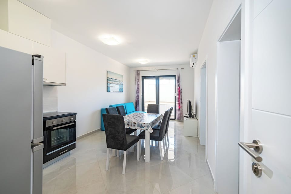 Apartment, 2 Bedrooms, Balcony, City View | Private kitchen
