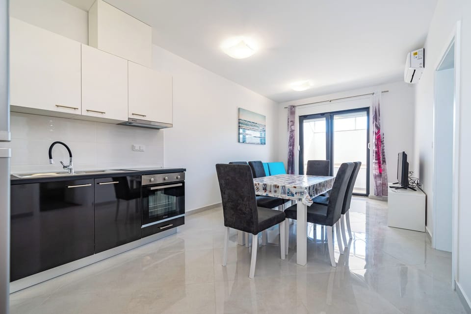 Apartment, 2 Bedrooms, Balcony, City View | Private kitchen