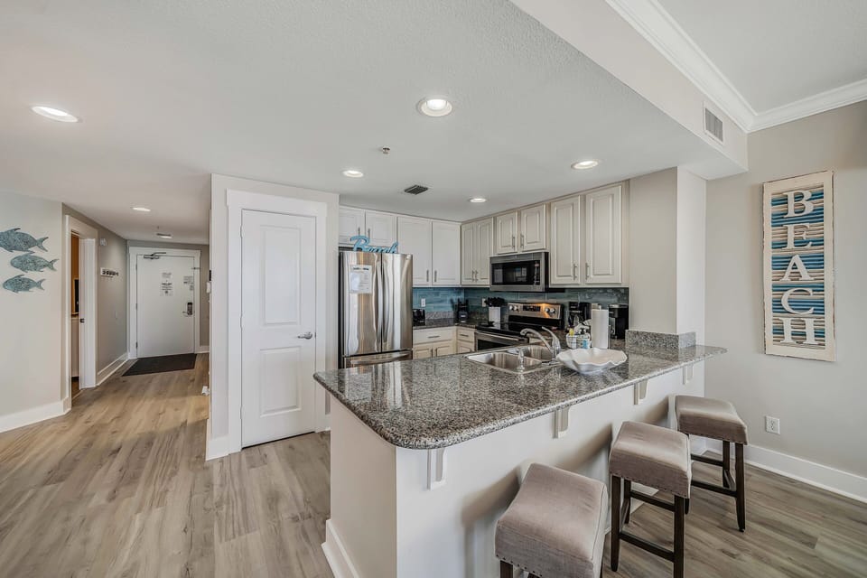 There is a dining table, perfect for enjoying a meal or playing a game, as well as additional breakfast bar seating.