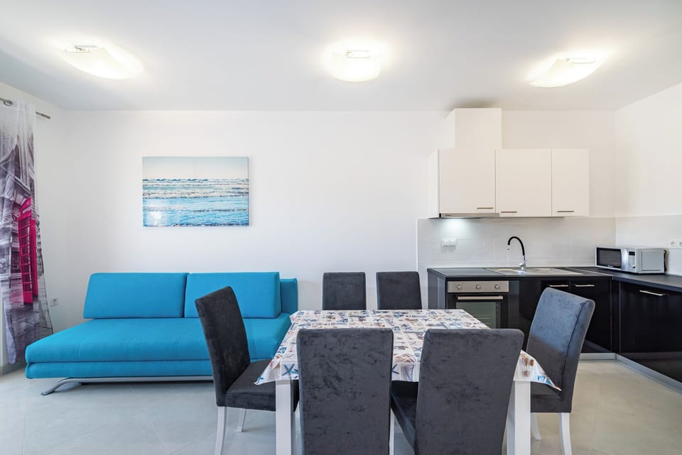 Apartment, 1 Bedroom, Balcony, City View | Interior