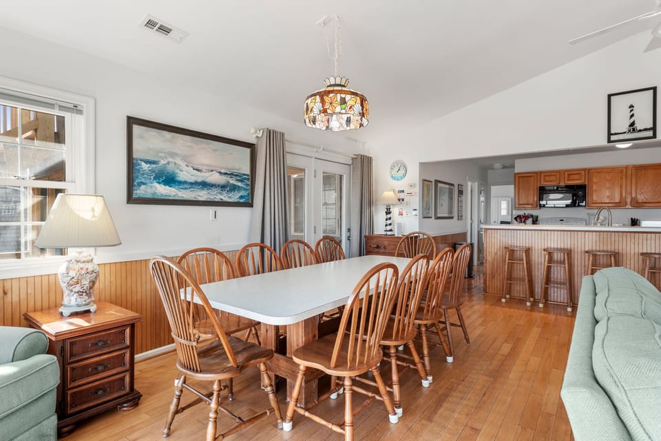 HISA606: Sandpiper | Top Level Dining Area