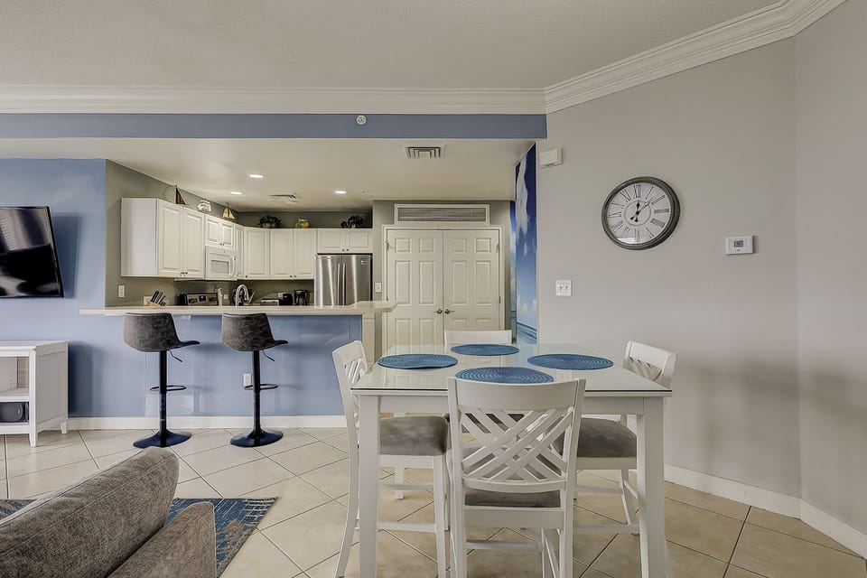 Kitchen/Dining Area