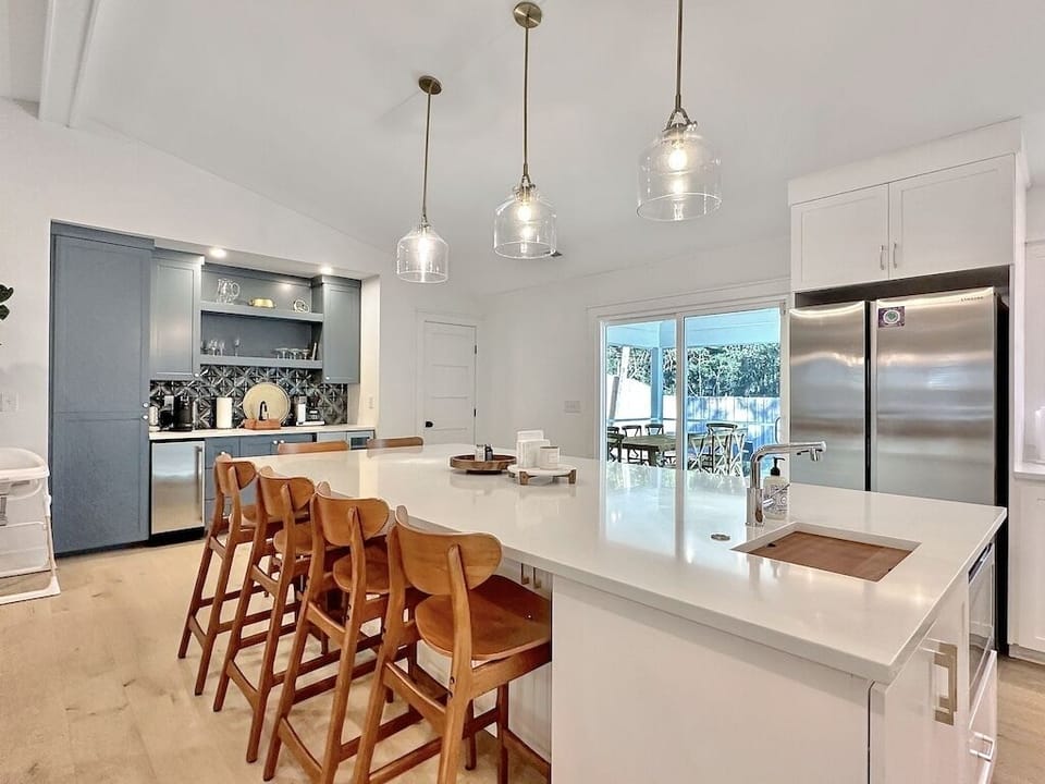 Large Island with ample seating, 260 Forest Trail, Isle of Palms, SC | IOP Escapes