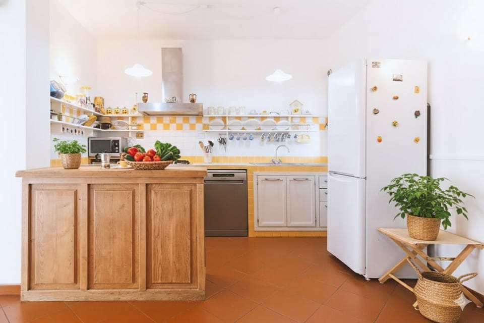 Basic Villa | Private kitchen | Full-size fridge, microwave, oven, stovetop