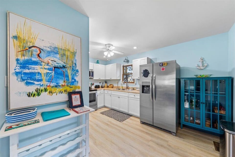 Stainless Appliances and all the comforts of home.