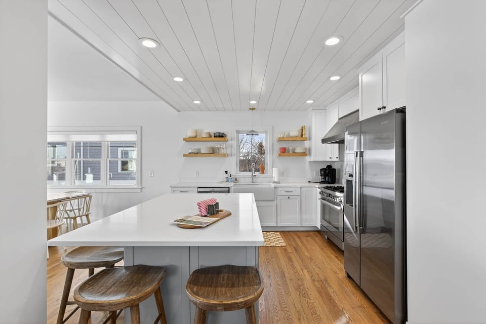 Island w 5 barstools