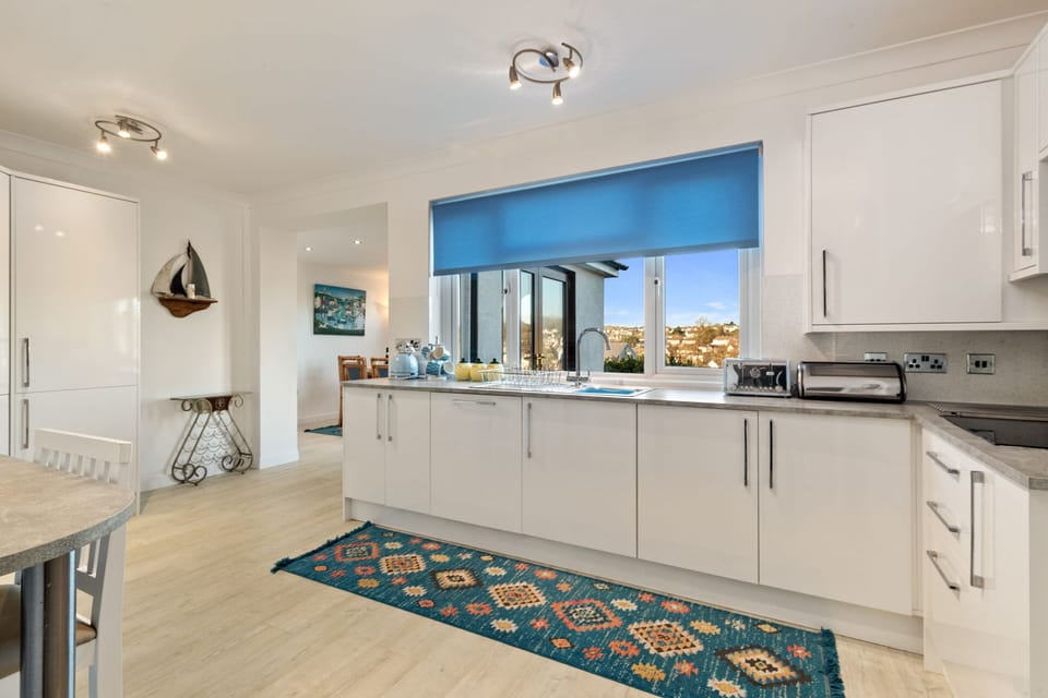 Sea Views, Parking, Enclosed Garden, Dog Friendly
