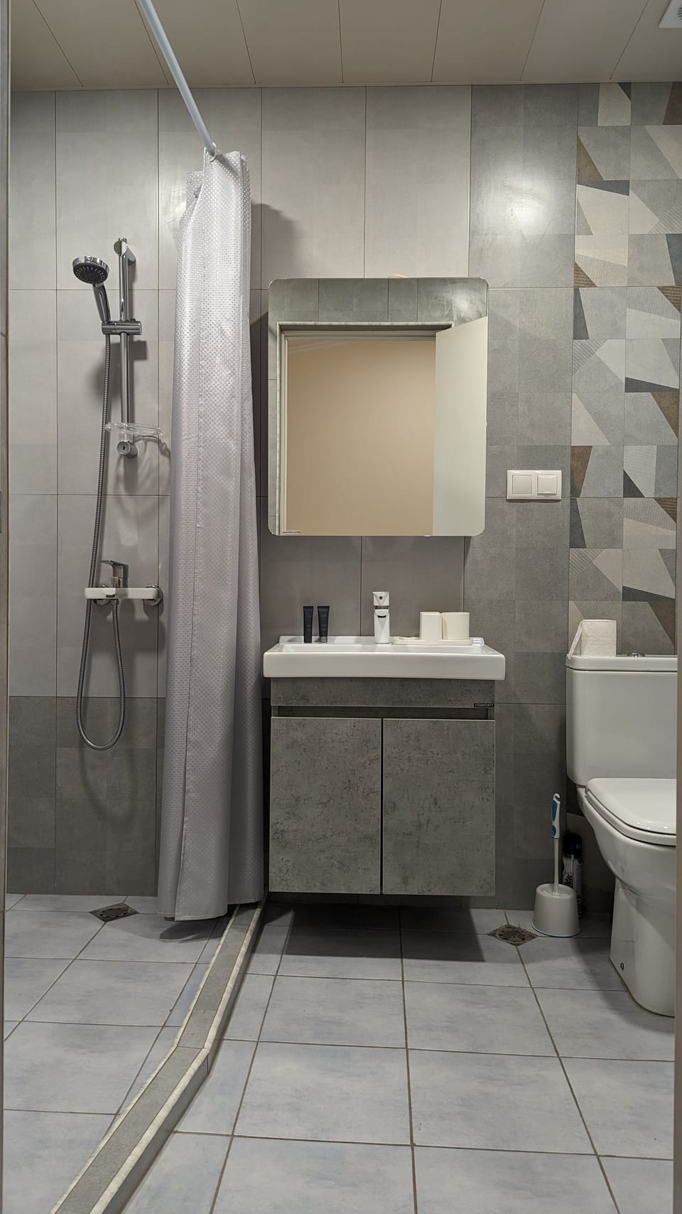 Economy Room, 2 Twin Beds, Non Smoking, City View | Bathroom | Shower, hydromassage showerhead, hair dryer, slippers
