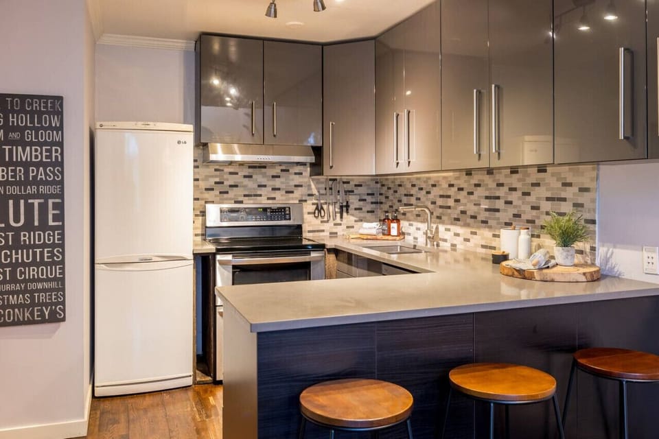 Effortless essentials in our kitchen – simplicity meets functionality. From cooking oil to salt and pepper, we`ve got your basics covered. Unwind and enjoy the simplicity of cooking in your home away from home. Coffee and tea also provided for you!