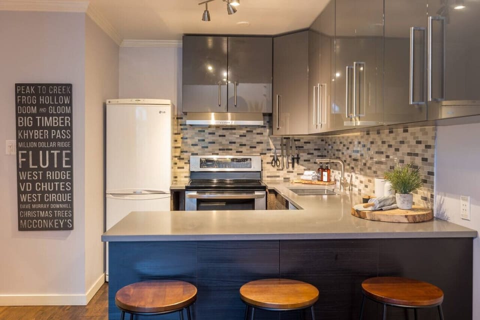 Simplicity meets functionality in our kitchen, where all your essentials are effortlessly provided – from oil to salt and pepper. Unwind and relish the ease of cooking in your home away from home