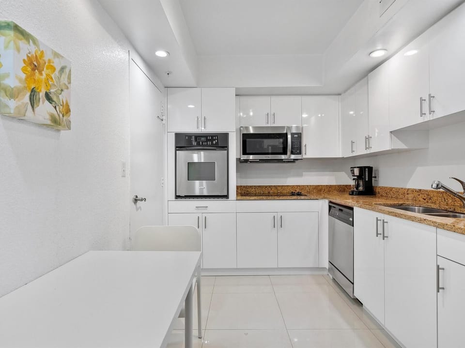 Ocean View 1 bed Sian 11th floor Miami (6383)