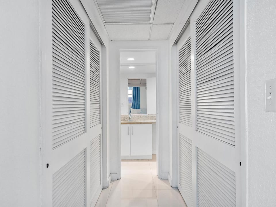 Ocean View 1 bed Sian 11th floor Miami (6401)