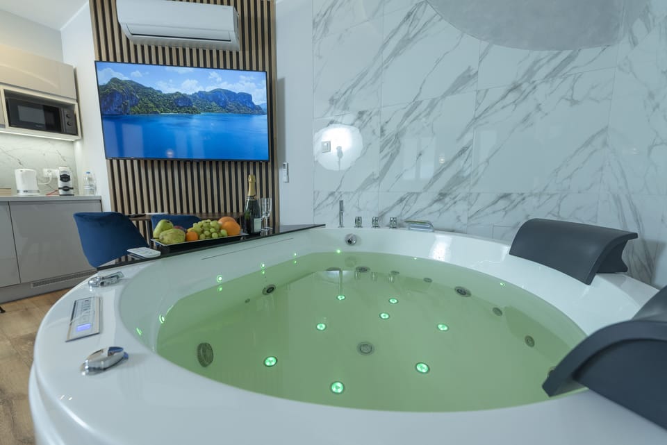 Jetted tub