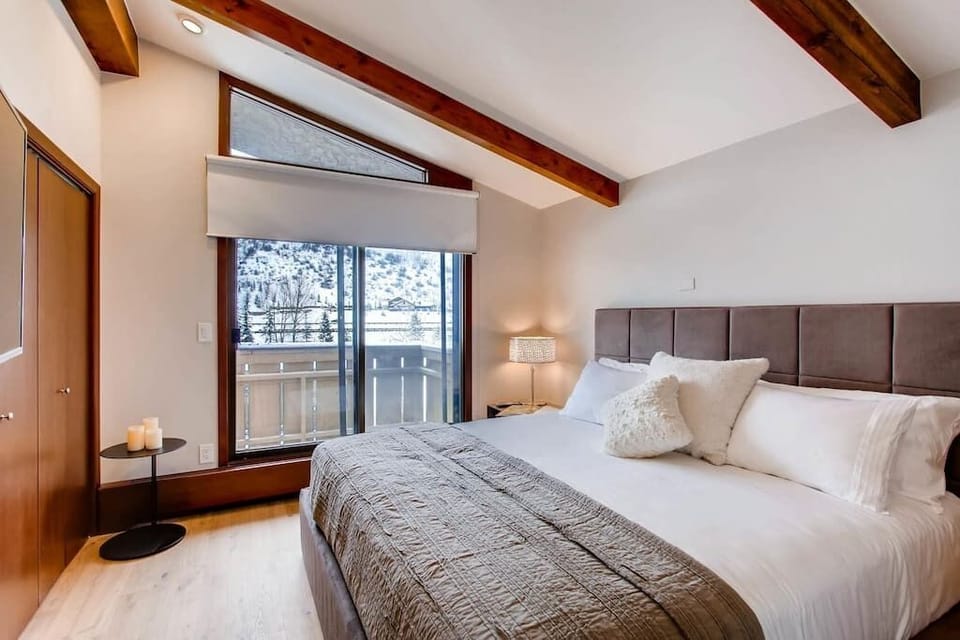 Master Bedroom - Build in Closet and Balcony access