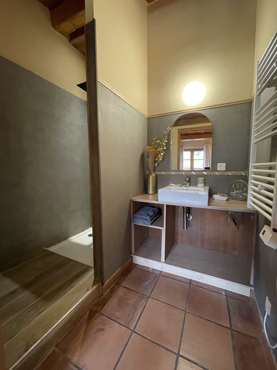 Standard Room | Bathroom | Free toiletries, hair dryer, bathrobes
