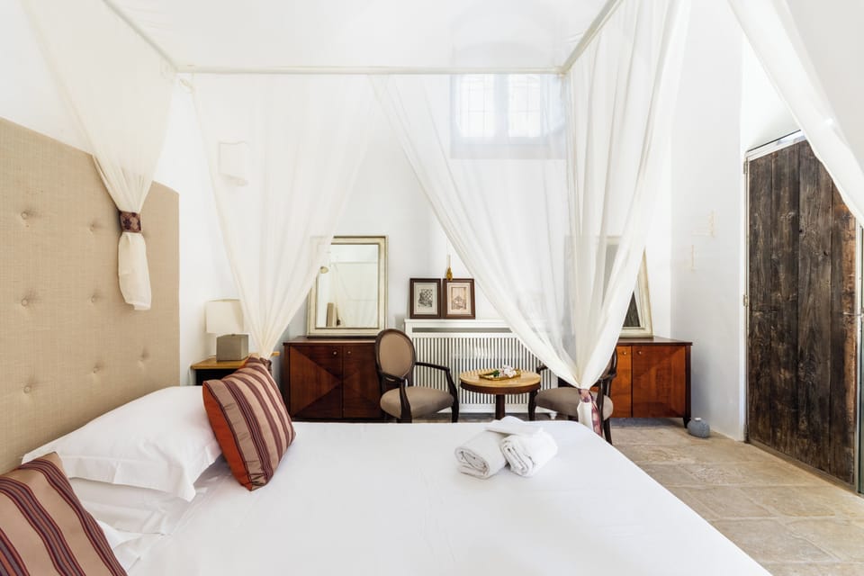 Deluxe Room | Egyptian cotton sheets, premium bedding, in-room safe, desk