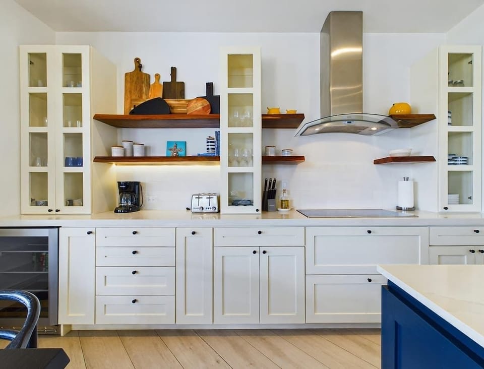 Gourmet kitchen, fully equipped
