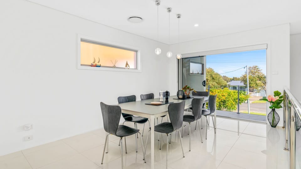Amazing beach only a few minutes walk away. Easy access to an amazing surf beach for surfing