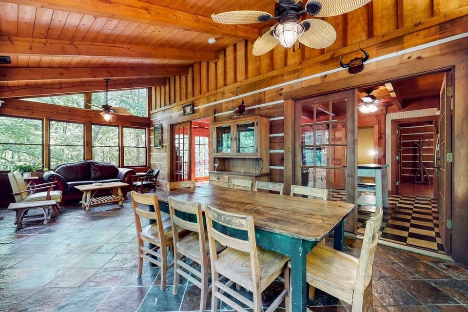 Sunroom with dining for 8