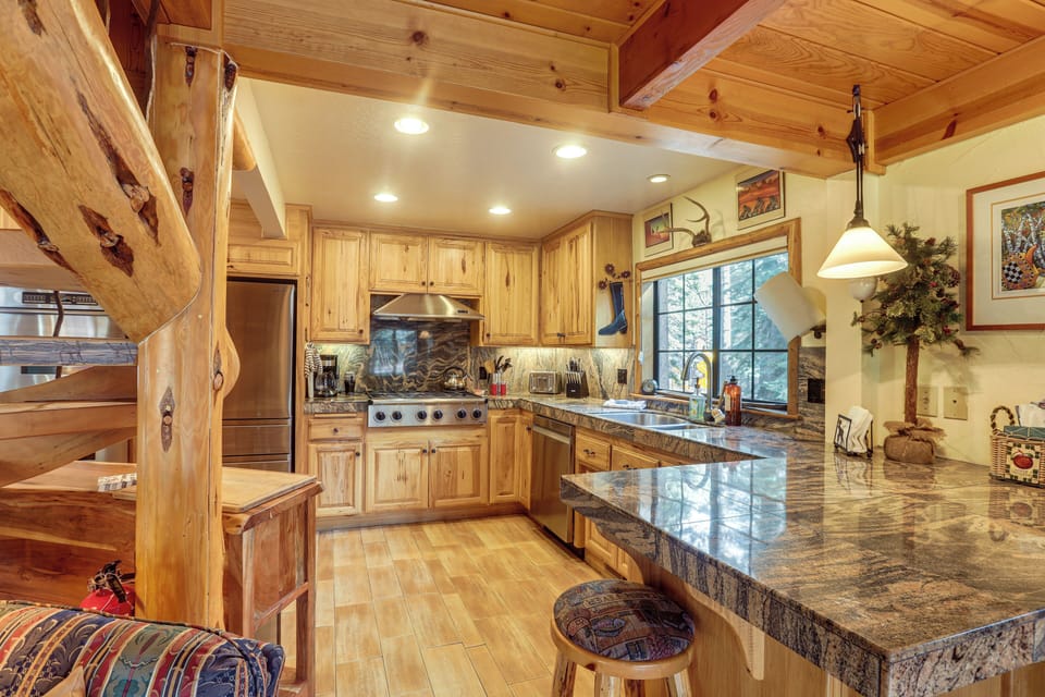 Kitchen | Cooking Basics | Coffee Maker | Paper Towels/Trash Bags Provided