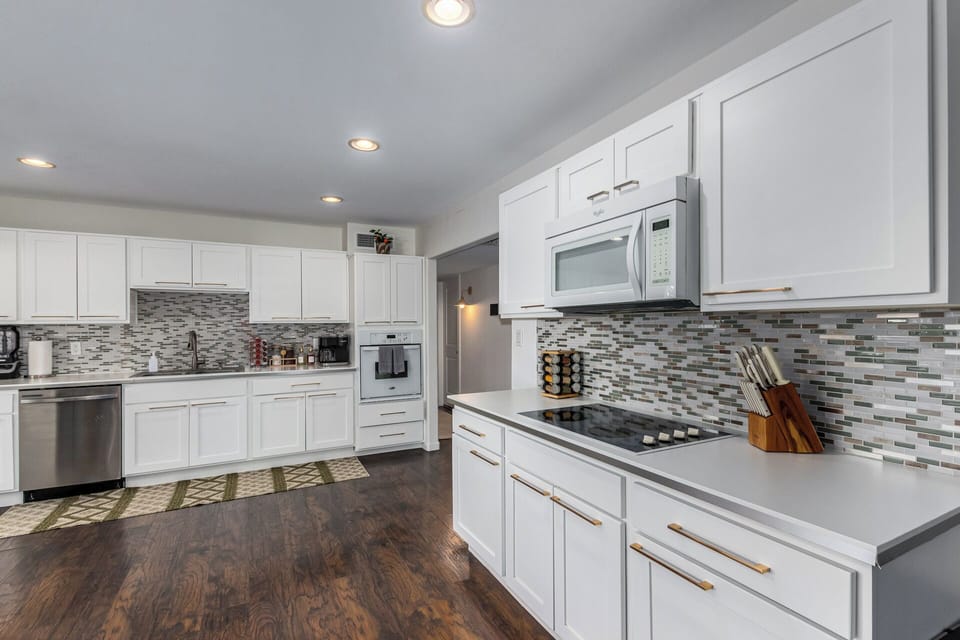 Fully Stocked Kitchen - Microwave, stove, oven, blender, etc.