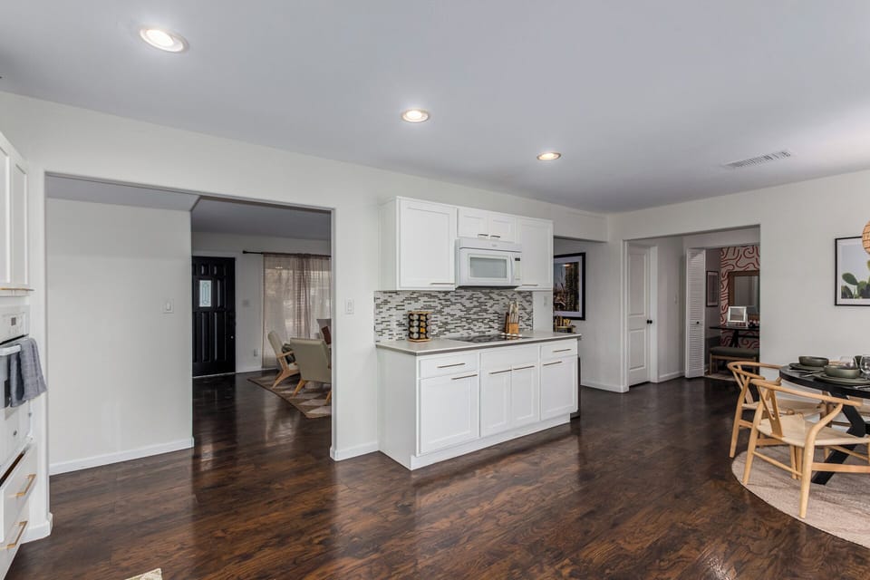 Fully Stocked Kitchen - Microwave, stove, oven, blender, etc.