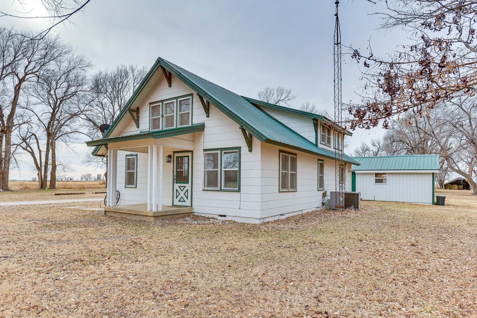 Property Exterior | Driveway (6 Vehicles) | RV/Trailer Parking Allowed