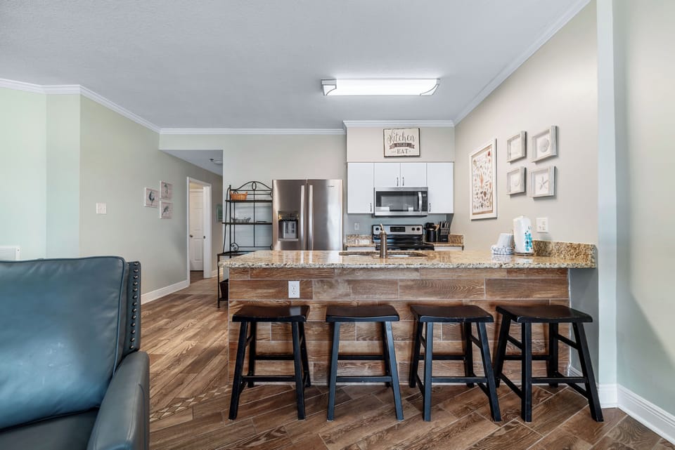 Breakfast bar and kitchen