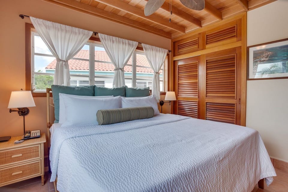 Standard Villa, Pool View | Premium bedding, pillowtop beds, desk, free WiFi