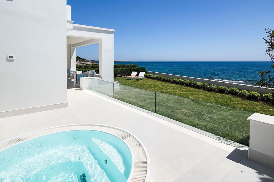 Autumn, Balcony / Terrace / Patio, Building Exterior, Hot Tub, Outdoor, Scenic View, Spring, Summer