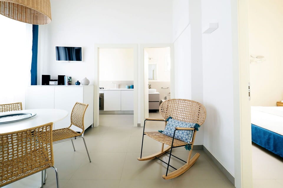 Autumn, Dining Room, Living Room, Spring, Summer