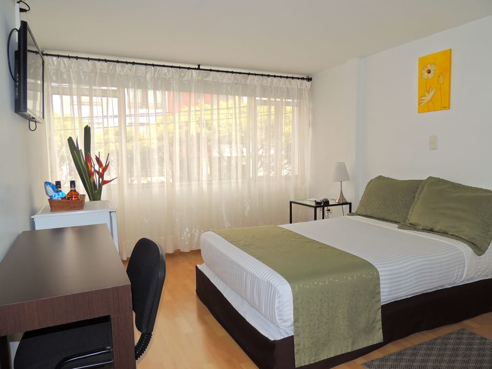 Double Room, 1 Double Bed | Minibar, in-room safe, desk, free WiFi