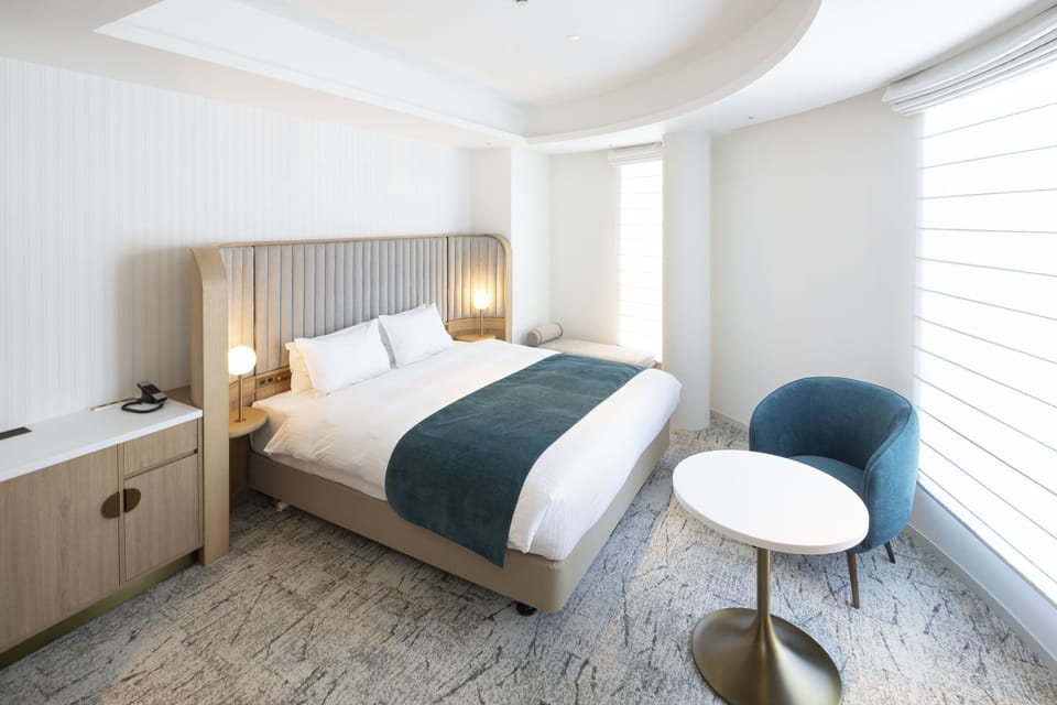 Arena Room, Non Smoking (Shower Booth Only) | In-room safe, blackout drapes, free WiFi