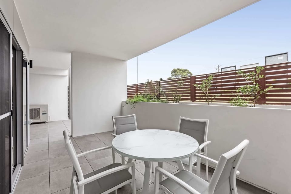 Courtyard with Dining
