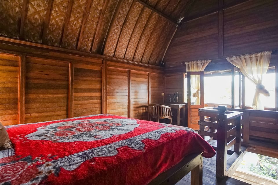 Double Room, Lake View | Desk, free WiFi, bed sheets