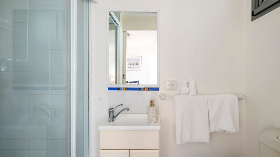 Ensuite Bathroom | Downstairs
